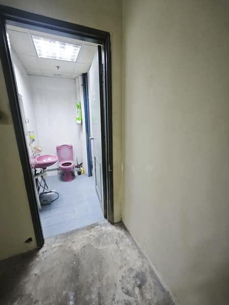 41 Toh Guan road east, 41 Toh Guan road east, 947 sqft, Warehouse For Rent, by YF Liew, 60142094 - Bathroom - CommercialGuru.com.sg