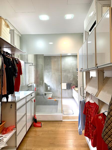 Walk in wardrobe