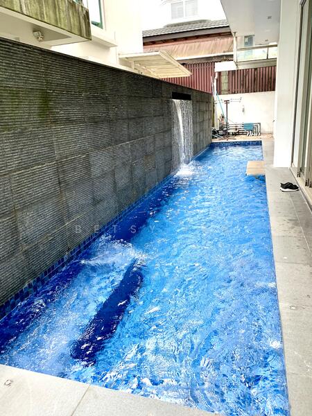 Waterfall feature pool