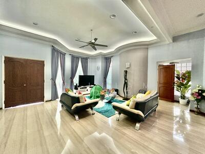 For Sale - $1,3xx psf elevated 2.5-sty Semi-d w/ natural basement @ Chuan Dr