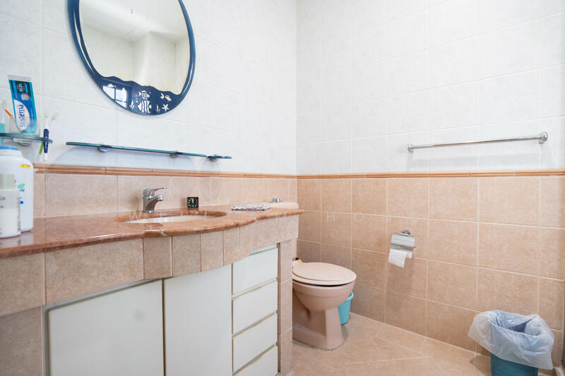 For Sale - $1,3xx psf elevated 2.5-sty Semi-d w/ natural basement @ Chuan Dr