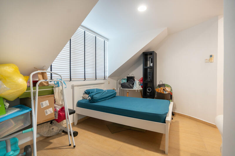 For Sale - $1,3xx psf elevated 2.5-sty Semi-d w/ natural basement @ Chuan Dr