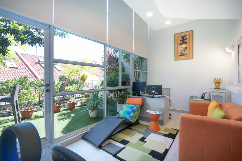 For Sale - $1,3xx psf elevated 2.5-sty Semi-d w/ natural basement @ Chuan Dr