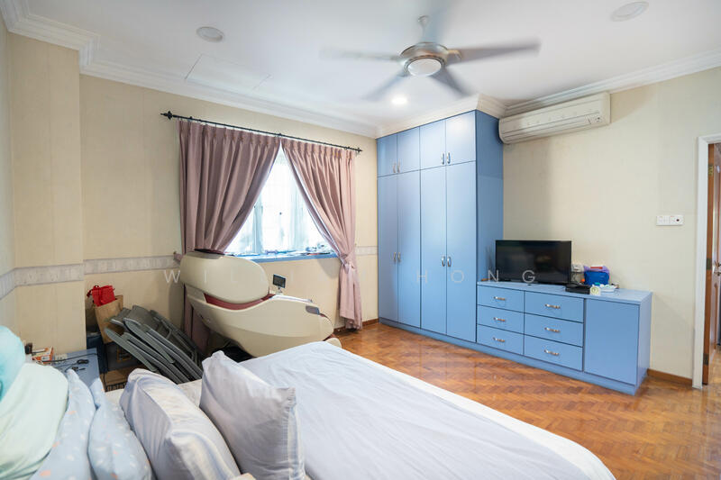 For Sale - $1,3xx psf elevated 2.5-sty Semi-d w/ natural basement @ Chuan Dr