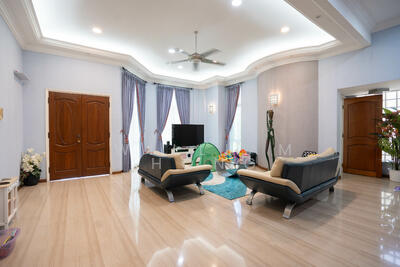 For Sale - $1,3xx psf elevated 2.5-sty Semi-d w/ natural basement @ Chuan Dr
