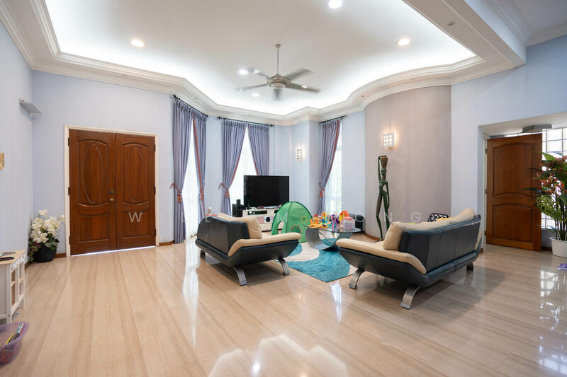 For Sale - $1,3xx psf elevated 2.5-sty Semi-d w/ natural basement @ Chuan Dr