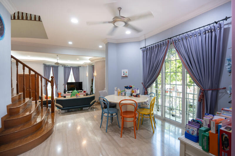 For Sale - $1,3xx psf elevated 2.5-sty Semi-d w/ natural basement @ Chuan Dr