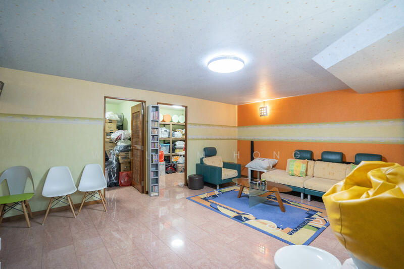For Sale - $1,3xx psf elevated 2.5-sty Semi-d w/ natural basement @ Chuan Dr