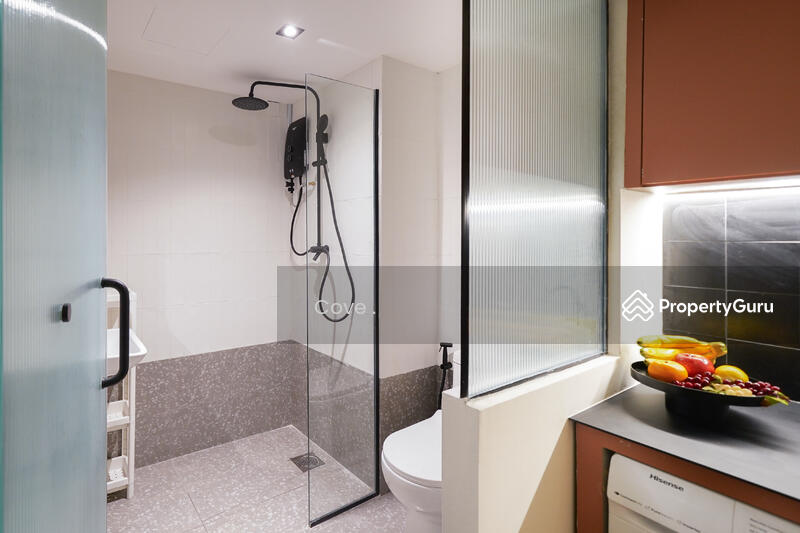 Room 202 - private bathroom
