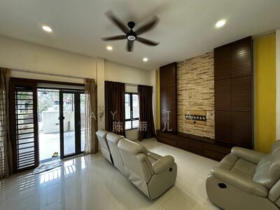 For Sale - Within 1km Catholic High. Modern 2.5Sty Terrace. Near park