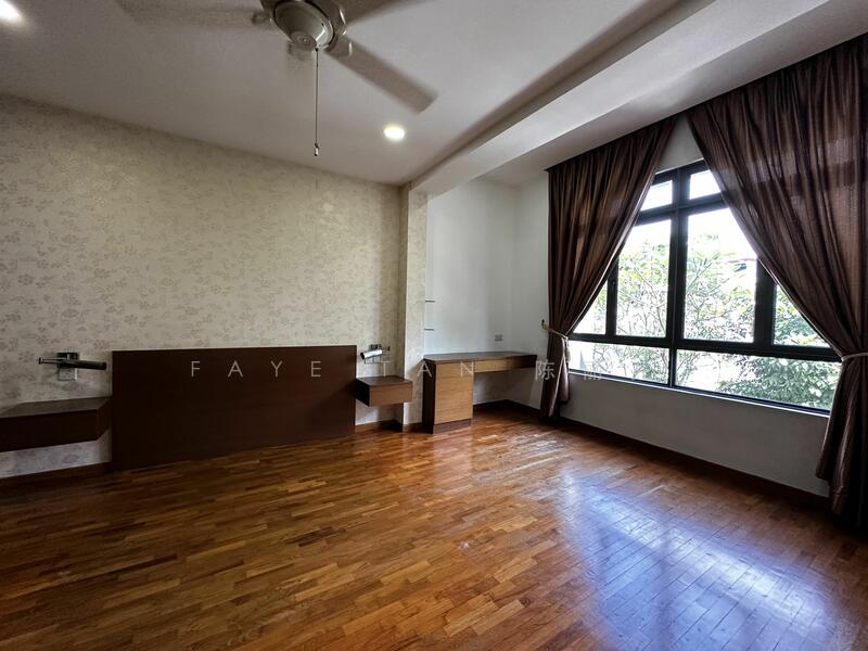 For Sale - Within 1km Catholic High. Modern 2.5Sty Terrace. Near park