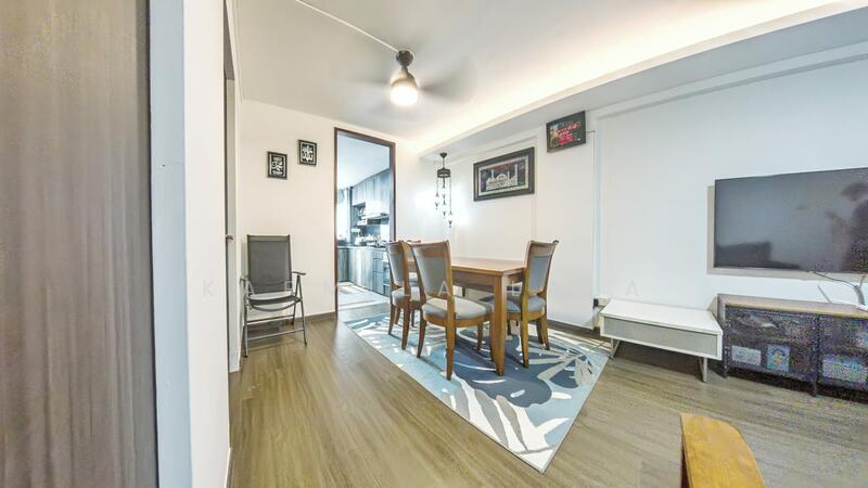 Dining Room: cove light beautifully done