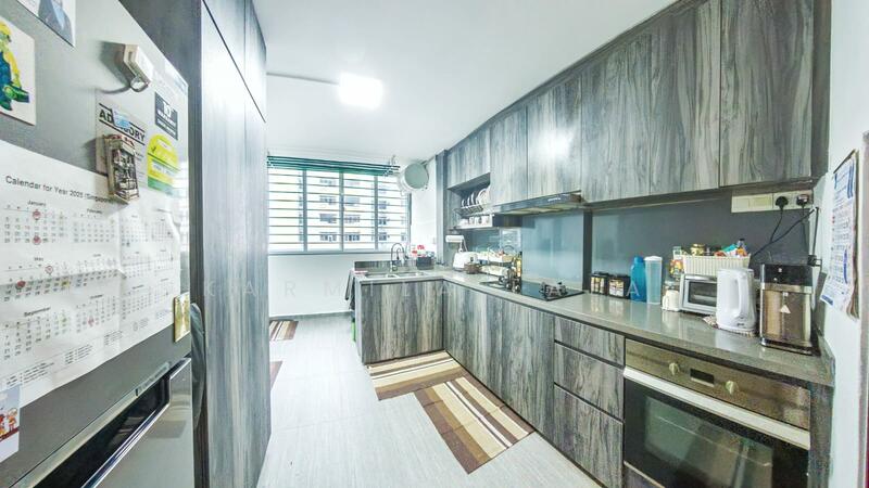 Kitchen: bright, windy & well maintained