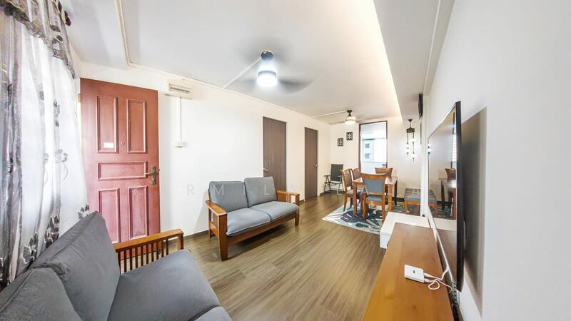 Living Room - vinyl flooring 