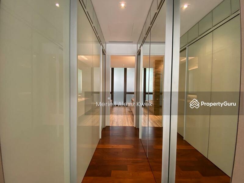 Walk-in wardrobe to bathroom