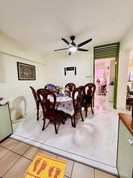 Dining rm