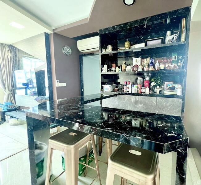 Dry Kitchen Counter / Bar Counter