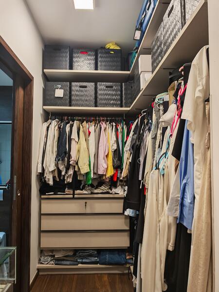 Walk-in Wardrobe 