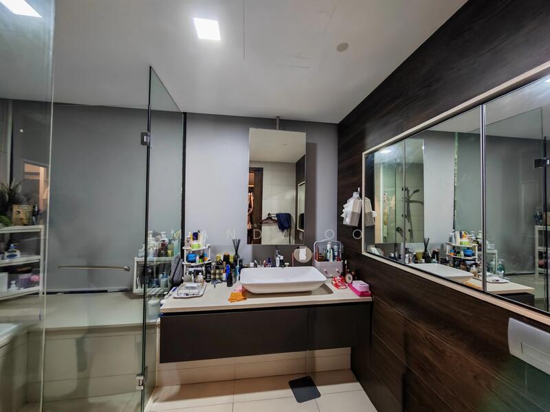 Master bathroom 