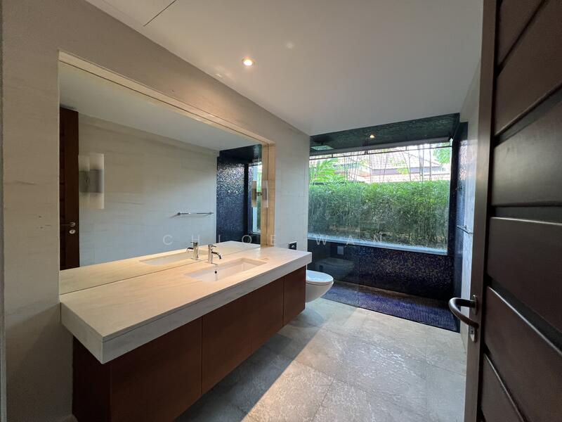 Toilet at the basement 