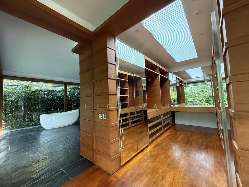 Master bathroom at level 2