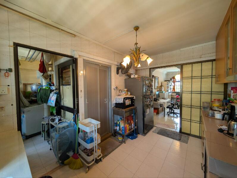 Kitchen (View 2)