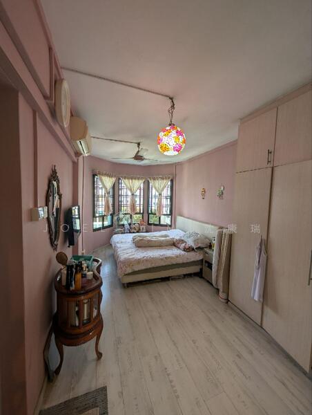 Master Bedroom (View 2)