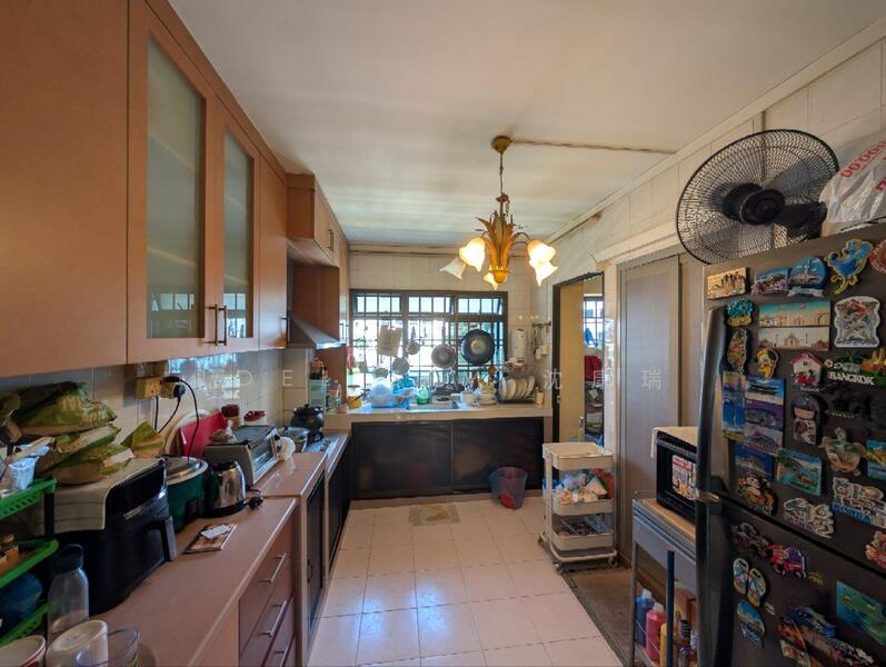 Kitchen (View 1)