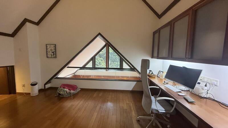 For Sale - ⭐️ D11 CHEAP! Renovated Semi-D with Half Attic @ Jalan Bahasa ⭐️ Walk to Botanic Gardens