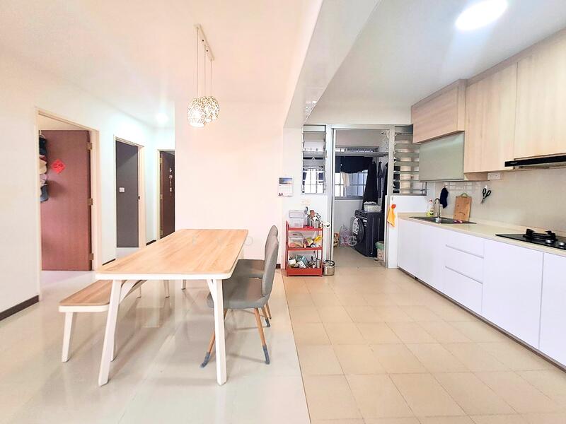 Kitchen & Yard
