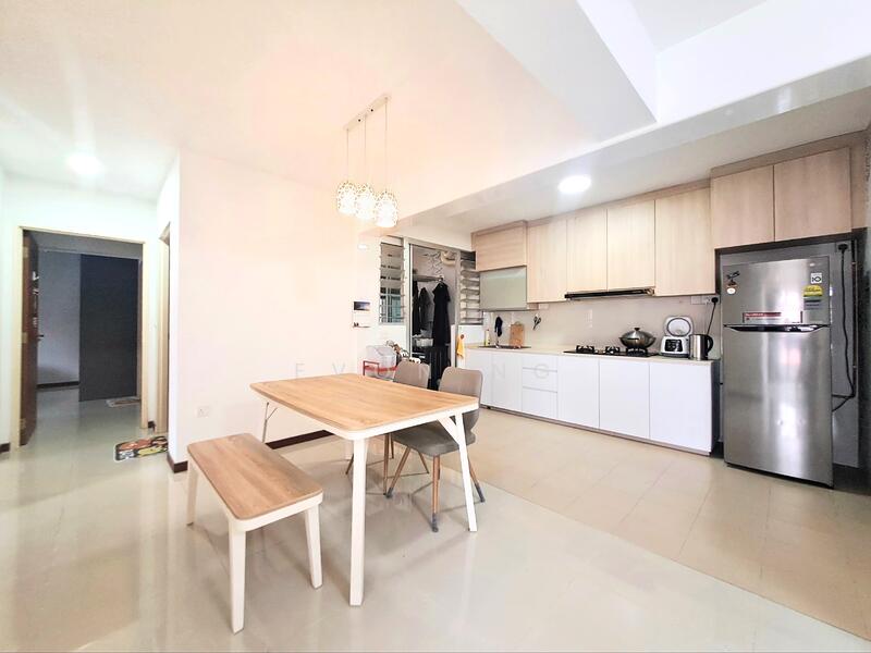 Dining area & Kitchen