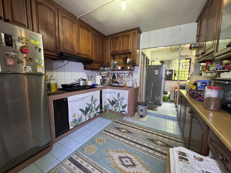 701 Woodlands Drive 40 HDB Flat For Sale at S$ 648,888 | PropertyGuru Singapore - Kitchen