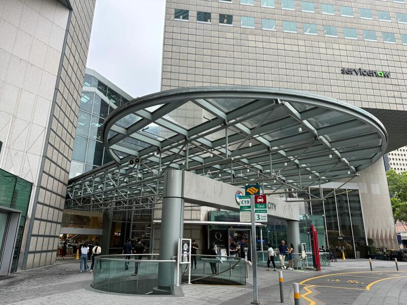 Suntec City Tower, 8 Temasek Boulevard, 2,336 sqft, Office For Sale, by Sophia Lim, 60143913 - Expansive car arrival drop off point  - CommercialGuru.com.sg