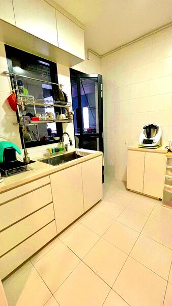 Spacious Kitchen