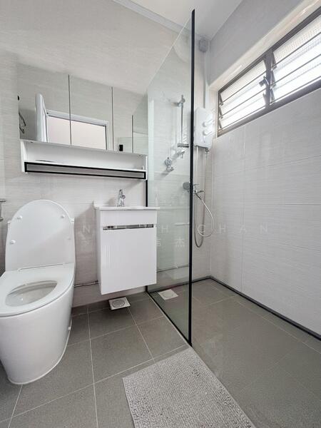 Sparkly Clean Bathroom