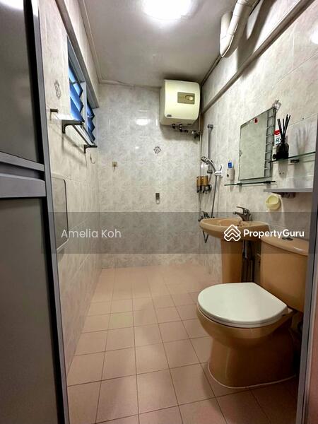 Master bedroom toilet 