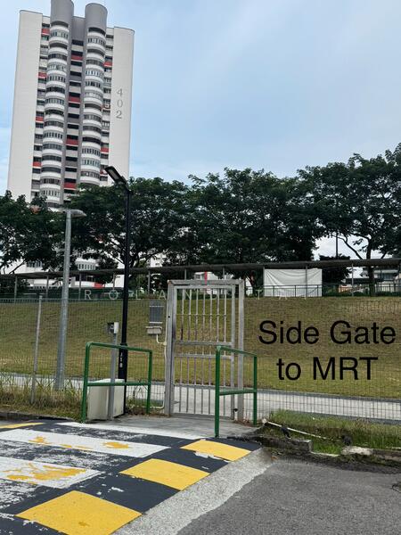 Side Gate