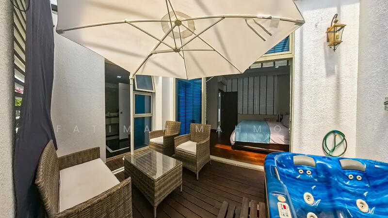 Jacuzzi and Relax Balcony