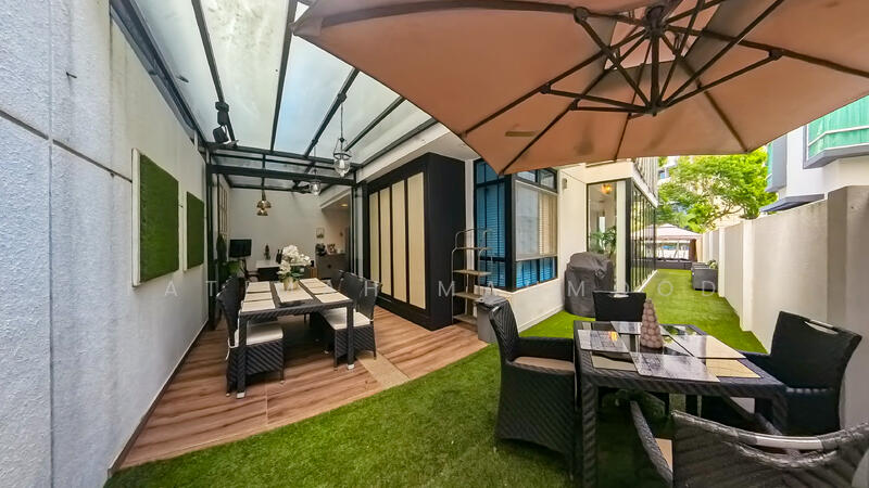 Corner Terrace Lawn