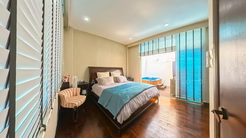 Hotel Like Master Bedroom with Jacuzzi