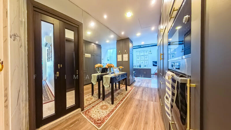 Walkway to Kitchen