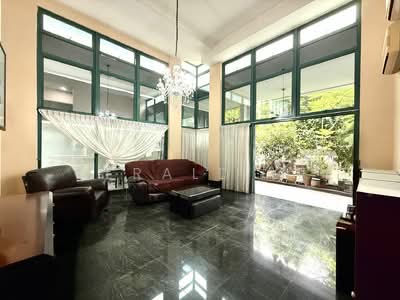 For Sale - Kew Crescent