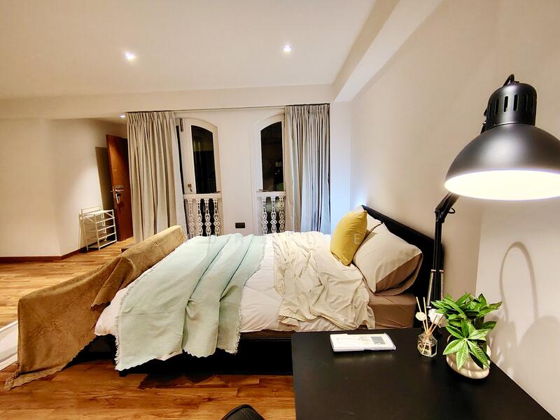 Beautiful Studio. Large French windows
