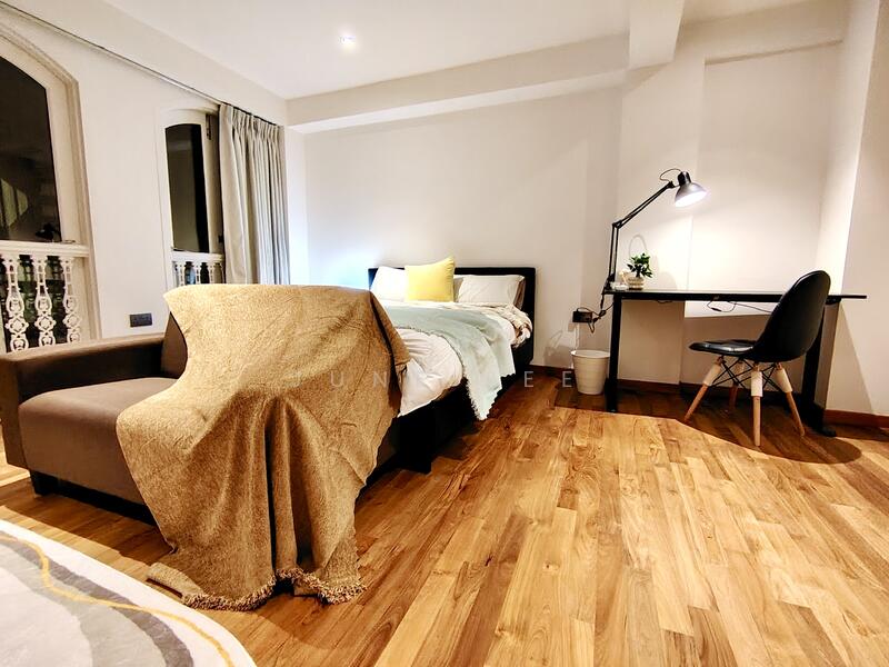 Queen size bed