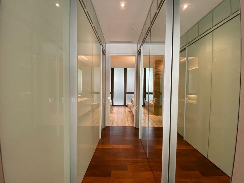 Walk-through wardrobe to bathroom