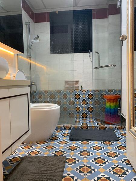 Tastefully new renovated ensuite bath