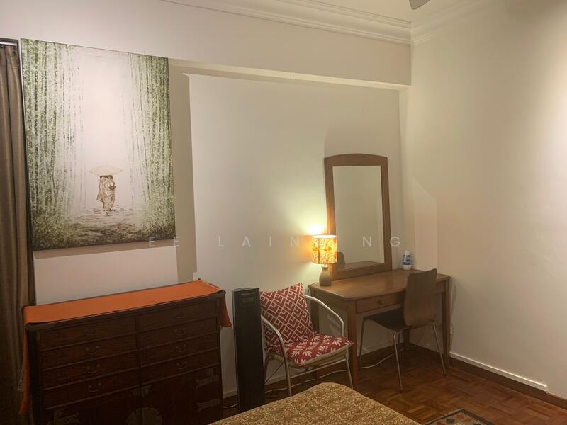 Dresser corner