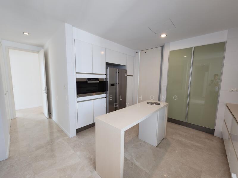 Kitchen area with island top