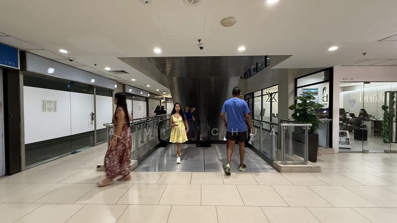 Lucky Plaza, 304 Orchard Road, 409 sqft, Mall Shop For Sale, by Alvin Chua, 60145665 - Corridor - CommercialGuru.com.sg