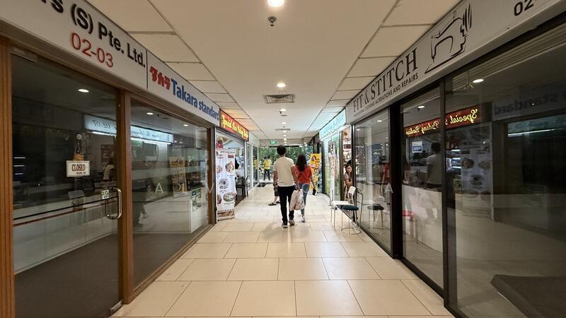 Lucky Plaza, 304 Orchard Road, 409 sqft, Mall Shop For Sale, by Alvin Chua, 60145665 - Corridor - CommercialGuru.com.sg